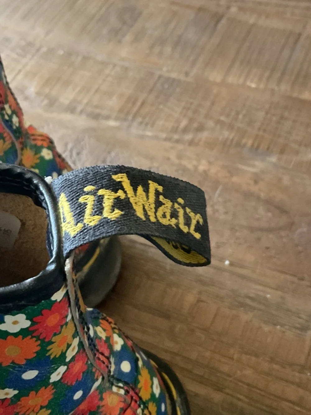 Vintage Doc Martens multicolored daisy boots - Picture 2 of 4